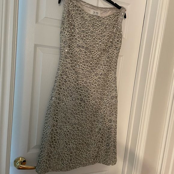 Gorgeous beige gown - Picture 1 of 2